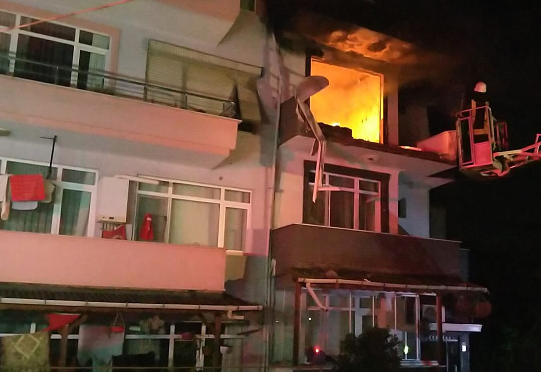 Son dakika: Kocaeli'de bir evde patlama! &Ccedil;ok sayıda ekip b&ouml;lgeye sevk edildi