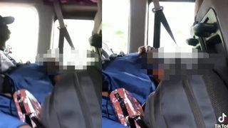 Toplu taşımada skandal görüntüler! Diğer yolculara aldırış etmeden aracın içinde cinsel ilişkiye girdiler