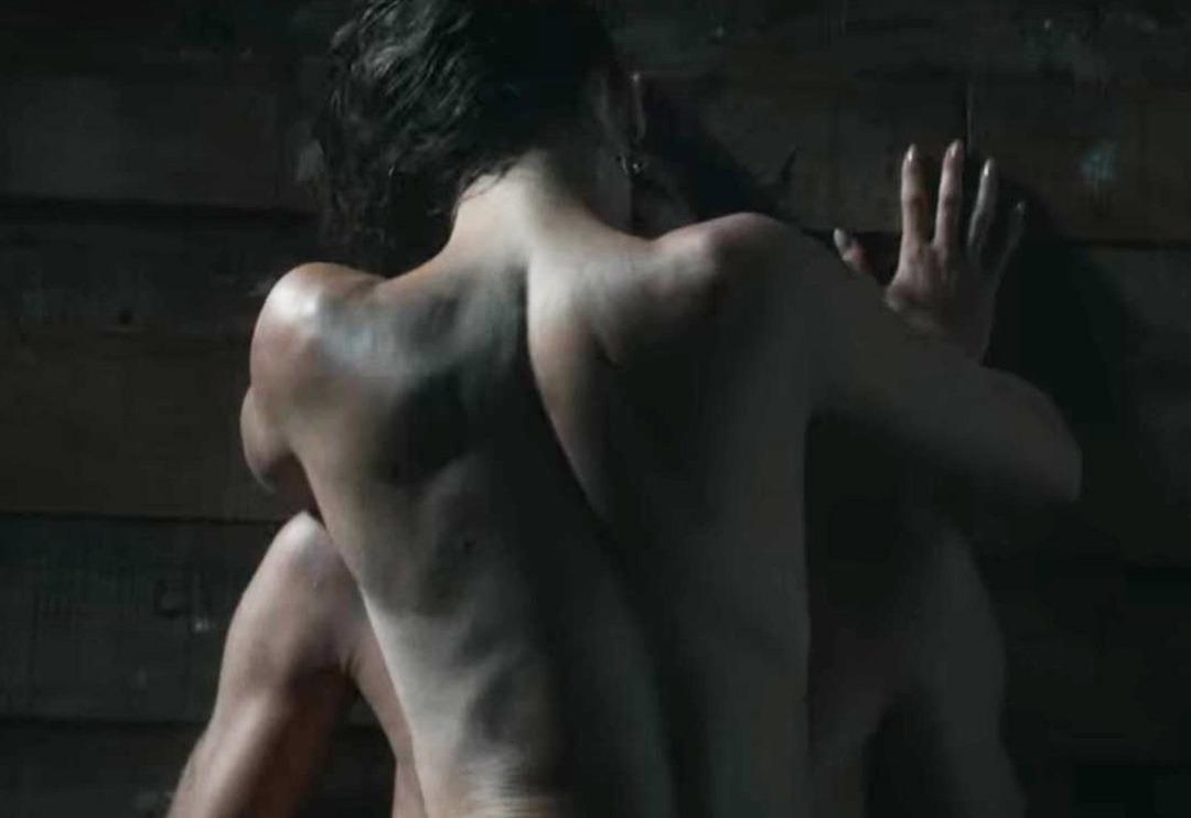 Burak Deniz ve Serenay Sarıkaya'nın sevişme ve &ccedil;ırıl&ccedil;ıplak sahneleri g&uuml;ndemde! "Netflix i&ccedil;in soyunmuşlar"