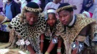 İkiz kardeşler aynı anda tek bir kadınla evlendi! Düğün töreni sosyal medyada gündem yarattı