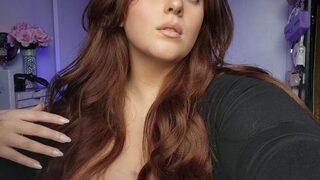 Büyük beden sosyal medya fenomeni Olivia Messina fazla kilolarını eleştirenlere soyunarak meydan okudu! “İç çamaşırı her beden içindir”