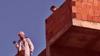 Kuş tüyü detayı... Çalılıktaki kadın cesedi dehşete düşürdü! Avucunda bulundu