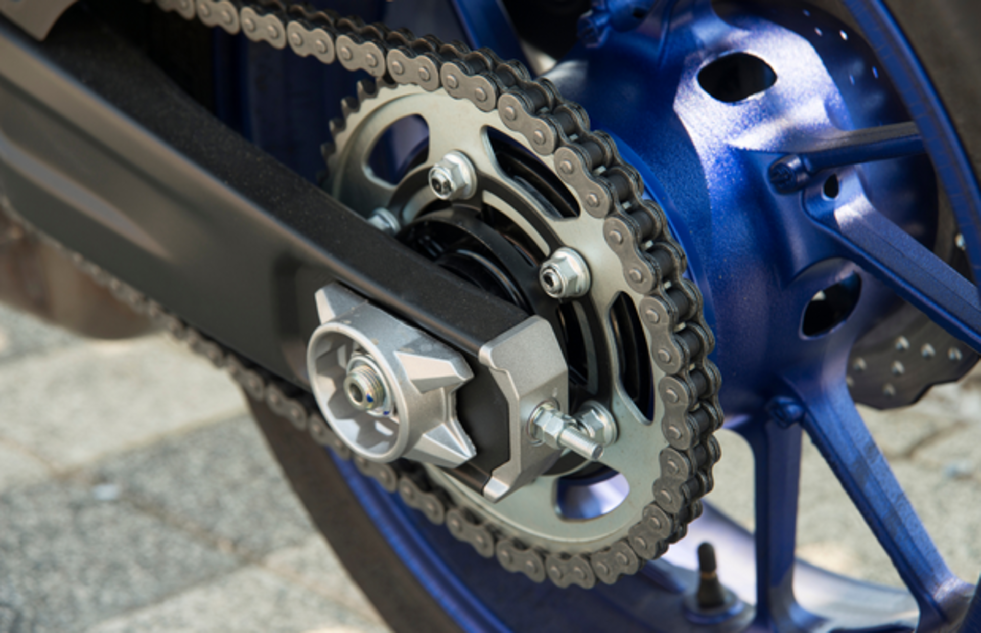 Motosikletiniz için kullabileceğiniz uzun ömürlü ve en iyi motosiklet zincirleri