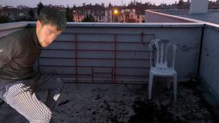 Villanın bahçesinde oynayan 8 yaşındaki çocuğu fidye için kaçırdı! Çatıya çıkardığı çocuğa dehşeti yaşattı