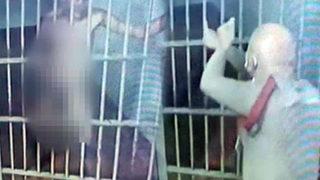 Skandal görüntüler! Koğuşunda cinsel organıyla oynayan çıplak mahkuma gardiyandan sapanlı ceza... O anlar saniye saniye kaydedildi