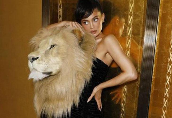 Kylie Jenner, Irina Shayk'ın giydiği aslan başlı elbiseyi giydi! 
