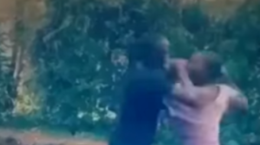 Kenyalı adam karısını evinde başka bir adamda bastı! Öfkeli koca eşinin sevgilisini döverek öldürdü