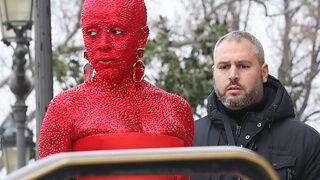 Doja Cat'i Paris Moda Haftası’nda görenler tanıyamadı! 30 bin adet Swarovski kristali yapıştırıldı