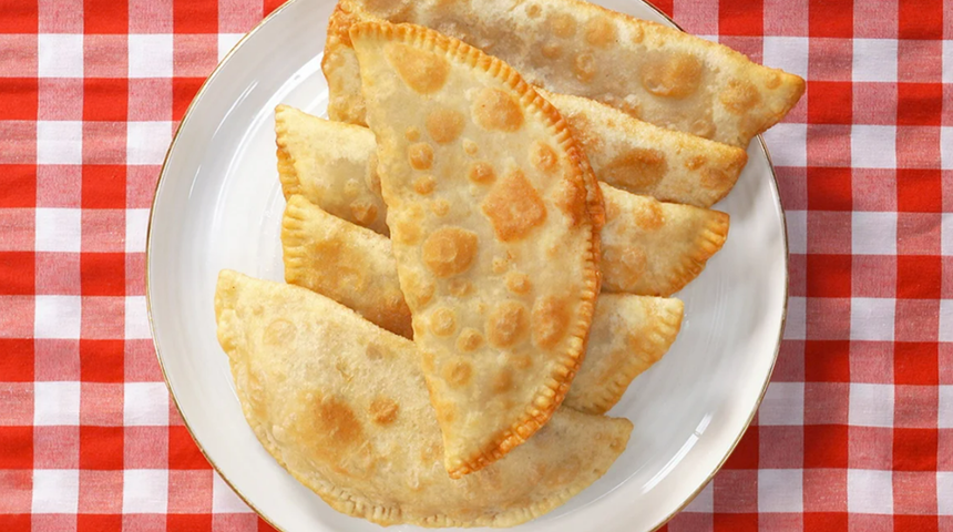 Gelinim Mutfakta Çiğ börek tarifi! Çıtır çıtır Çi börek (Çiğ börek) nasıl yapılır?