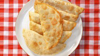 Gelinim Mutfakta Çiğ börek tarifi! Çıtır çıtır Çi börek (Çiğ börek) nasıl yapılır?