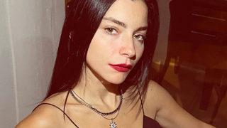 Merve Boluğur eşofmanını kıvırıp iç çamaşırını gösterdi