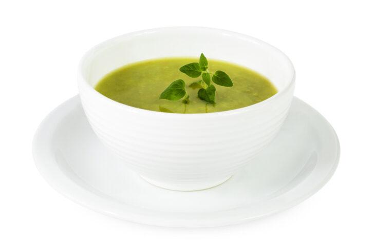 Sağlıklı sıcacık bir tarif: Yeşil kabak çorbası! Zuhal Topal'la Yemekteyiz yeşil kabak çorbası malzemeleri ve tarifi!