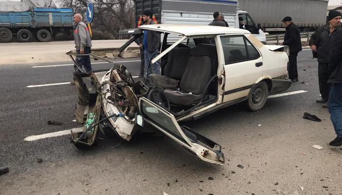 Bursa’da feci kaza! Otomobil ikiye bölündü, motoru yola fırladı