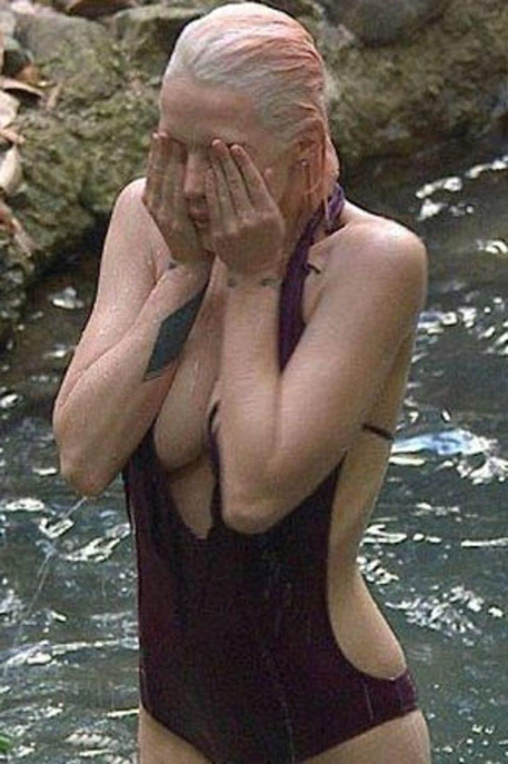 Emily Scott'tan üstsüz pozlar! G4