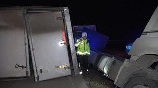 Kırıkkale'de alkol taşıyan tır şarampole devrildi! Sürücünün alkollü olduğu ortaya çıktı