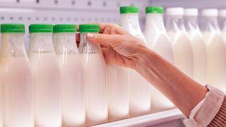 Süte zam geldi! 'Haftaya daha pahalı olur' korkusu bakın ne yaptırdı...