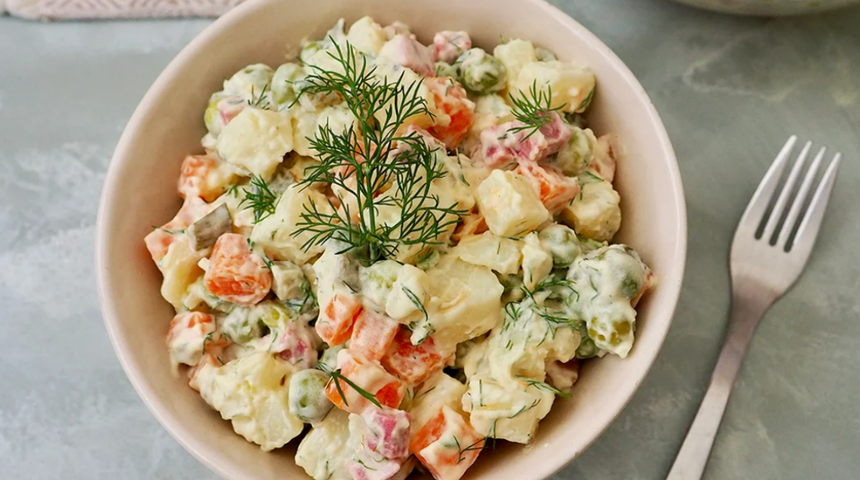 Kaşık kaşık yedirir: Orijinal Rus salatası tarifi! Enfes Rus salatası nasıl yapılır?
