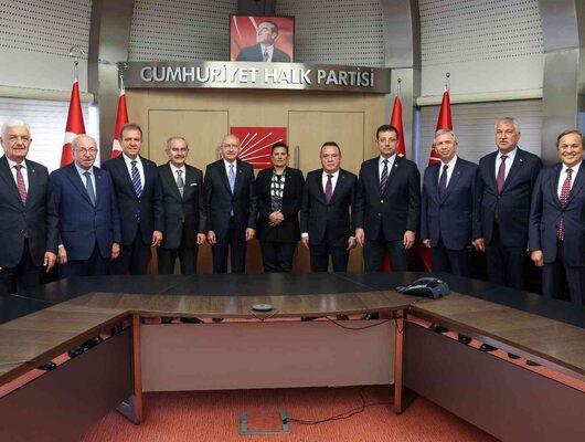 Kritik toplantı öncesi Kılıçdaroğlu, belediye başkanlarıyla bir araya geldi