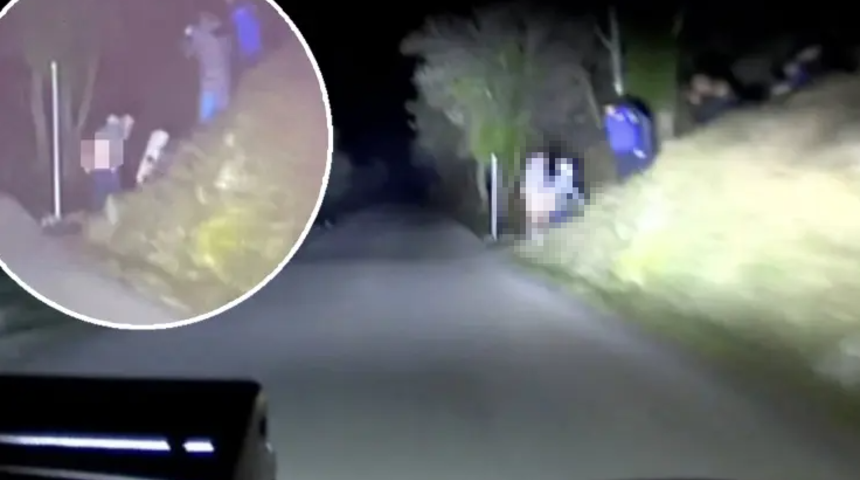 Otoyolun kenarında cinsel ilişkiye giren çift araç içi kameradan kaydedildi! O anlar canlı yayınlanınca sosyal medyada gündem yarattı