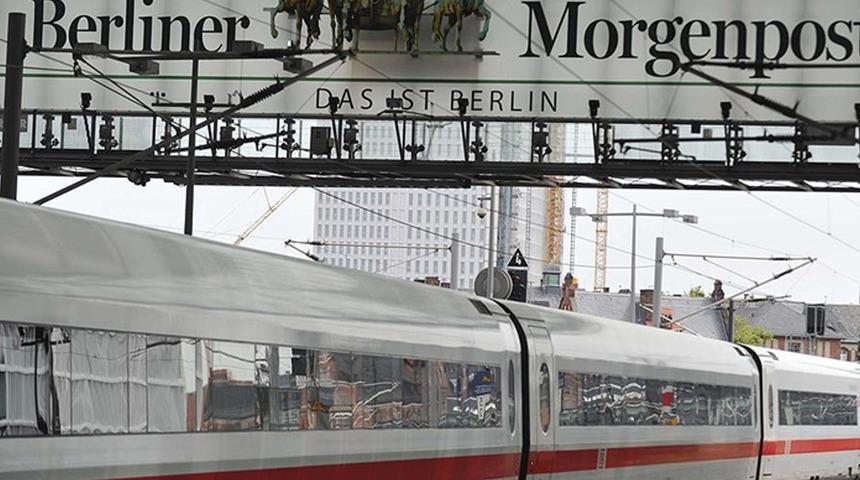 Almanya'da trende bıçaklı saldırı! Ölü ve yaralılar var