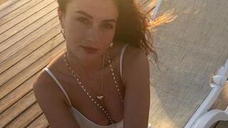 Kraliçe dizisiyle ekrana dönecek! Burcu Özberk'in pozları sosyal medyayı salladı