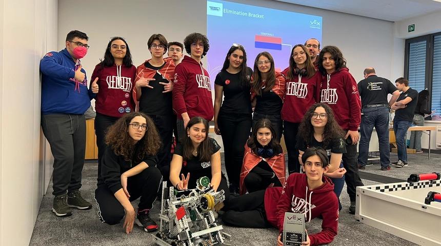 Doğa Koleji VEX Robotics Almanya şampiyonu