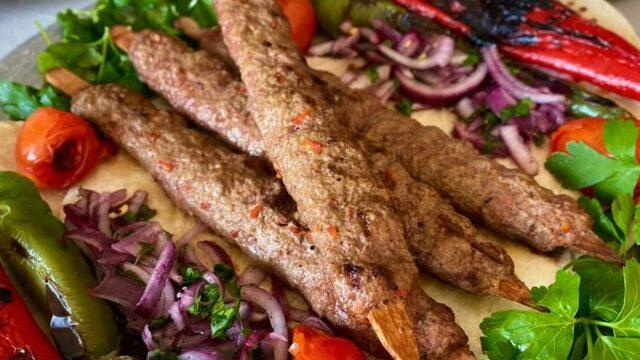 Gelinim Mutfakta Adana kebabı tarifi! Evde Adana kebabı nasıl yapılır?