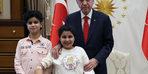 Cumhurbaşkanı Erdoğan, tedavi için Türkiye'ye getirilen Filistinli kardeşleri kabul etti