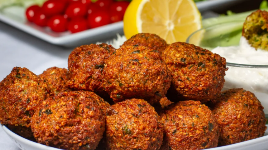 Nohuttan köfte olur mu demeyin: Enfes falafel tarifi! En ekonomik köfte