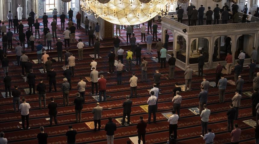 CUMA NAMAZI NASIL KILINIR, kaç rekat? Diyanet 3 Kasım 2023 cuma saatleri ve cuma namazı kılınışı!