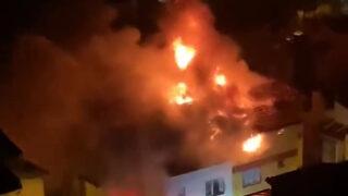 İzmir'de yıldırım paniği! 2 katlı binanın çatısına düştü, 3 vatandaş baygınlık geçirdi