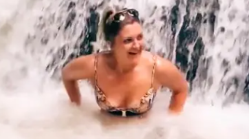 Sosyal medyada viral olan anlar! “Bikinim kaybolana kadar şelale tatilimi sevmiştim”