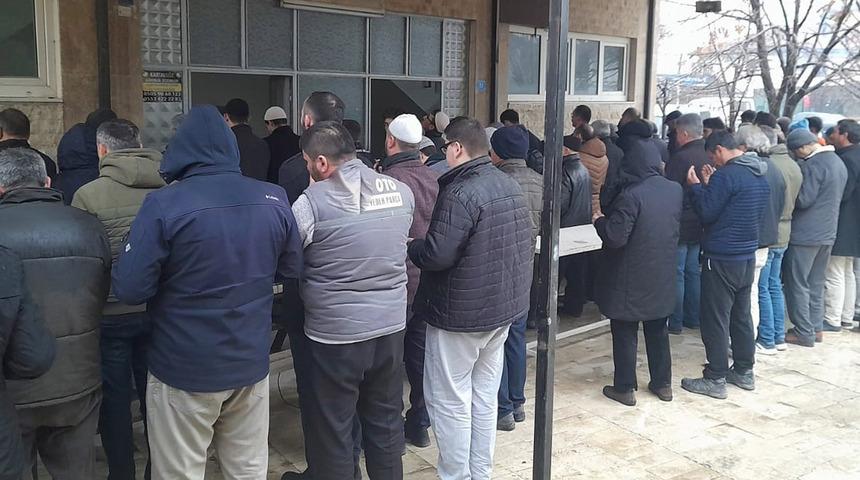 3 bin kişi yağmur duasına çıktı! Büyük sevinç... "Çok şükür duanın ardından hemen yağmur yağdı"