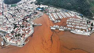 Görenler şaşkınlığını gizleyemedi! Marmaris'te denizin rengi boydan boya değişti