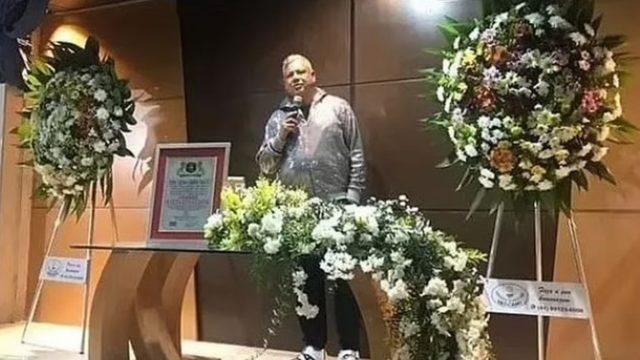 Kendi kendisine cenaze töreni düzenlendi! Bir anda karşılarına çıkınca herkes şaşırdı... “Kimin yas tutacağını görmek istedim”