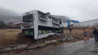 Kayseri’de işçi servisi takla attı! Feci kazada çok sayıda yaralı var