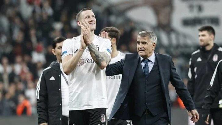 Beşiktaş'tan ayrılarak Manchester United'a giden ve açıklamalarıyla gündem olan Weghorst'a Şenol Güneş'ten yanıt geldi! G2
