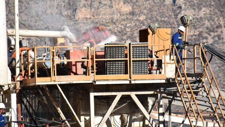 Her metrekareden petrol fışkırıyor! Yeni rezerv sinyali: Bakan Dönmez o bölgeyi açıkladı G3