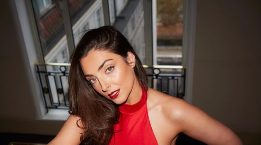 Sosyal medya fenomeni Nelly London cinsel ilişki oyuncağı serisini tanıttı! “Mastürbasyon size iyi gelir”