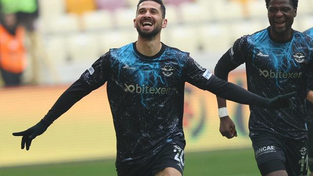 Adana Demirspor Sivasspor'u deplasmanda 2-1 mağlup etti! Eski Galatasaraylı Emre Akbaba boş geçmedi