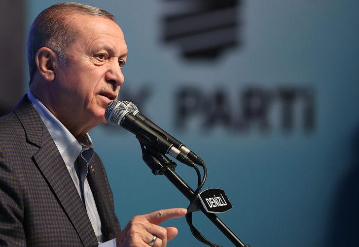 Son dakika: Denizli programında Erdoğan'ın dikkatini çeken pankart! Herkes oraya döndü: 'Şu kızımıza bakın!'