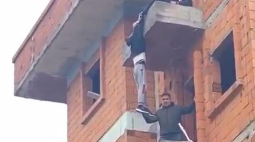 İntihar girişiminde bulundu! Dakikalarca asılı kaldı