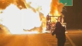 İstanbul'da İETT otobüsü alev alev yandı! Şoför son anda kendini dışarı attı