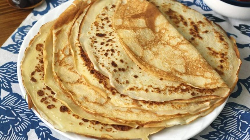 Kahvaltıların vazgeçilmezi akıtma tarifi! Akıtma (Krep) nasıl yapılır?