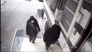 Apartmanlara dadandılar, bütün mahalle onları arıyor! Maskeli kadınlar apartmanlara dadandı: Sosyal medyadan, internet sitelerinden öğrendik