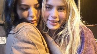 Sütyensiz halleri gündem olan Aleyna Tilki'nin annesi Havva Öztel taytıyla poz verdi! Aldık kiloları...