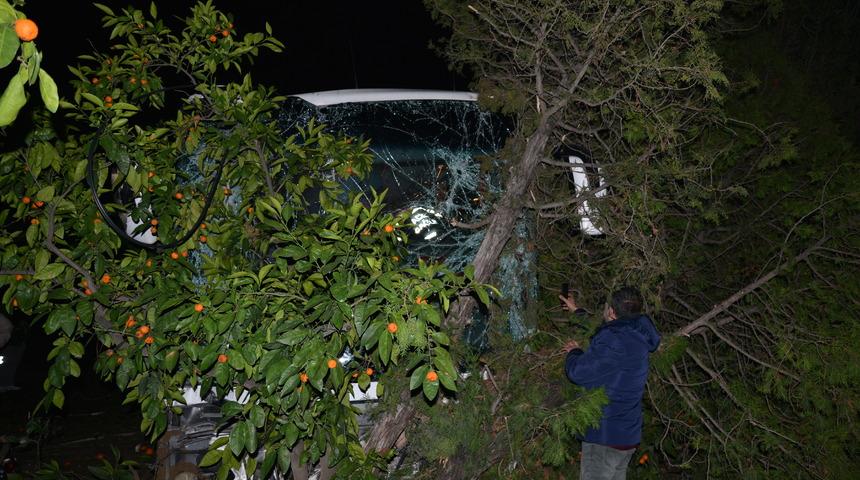 Manisa'da yolcu otobüsü ile kamyonetin çarpışması sonucu 7 kişi yaralandı