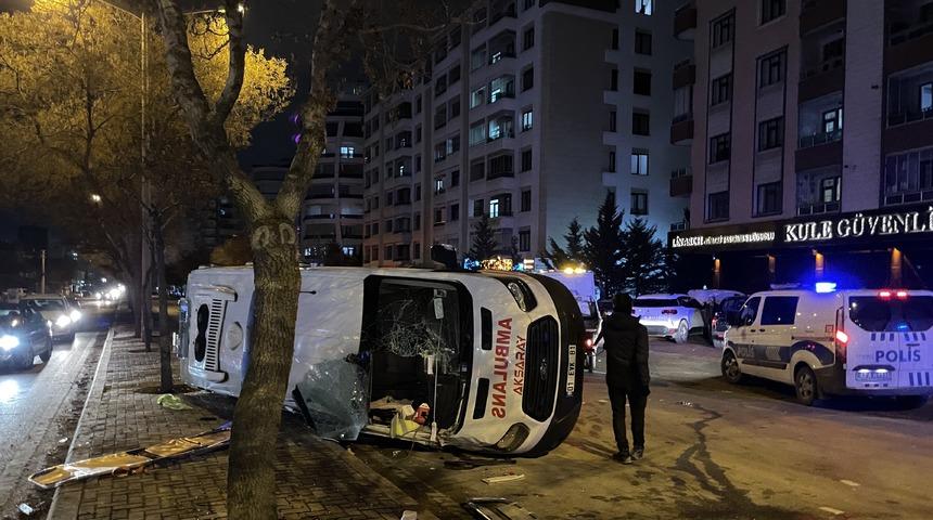Konya'da ambulans ile otomobilin çarpışması sonucu 4 kişi yaralandı