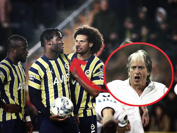 Kadıköy'de Fenerbahçe - Kasımpaşa maçının kaderini değiştiren an! Jorge Jesus, 1-0'ken öyle bir şey yaptı ki...