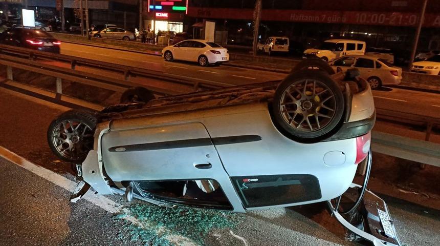 Kocaeli'de devrilen otomobildeki 4 kişi yaralandı